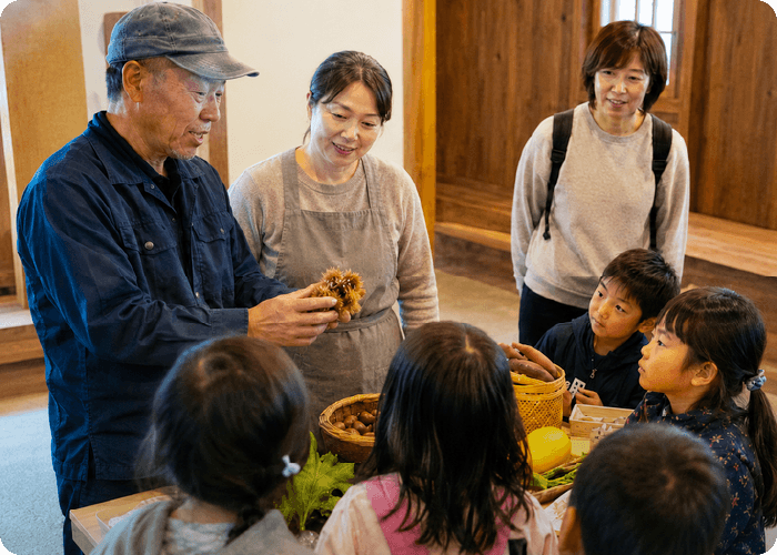 地域や生産者の声を聞く様子