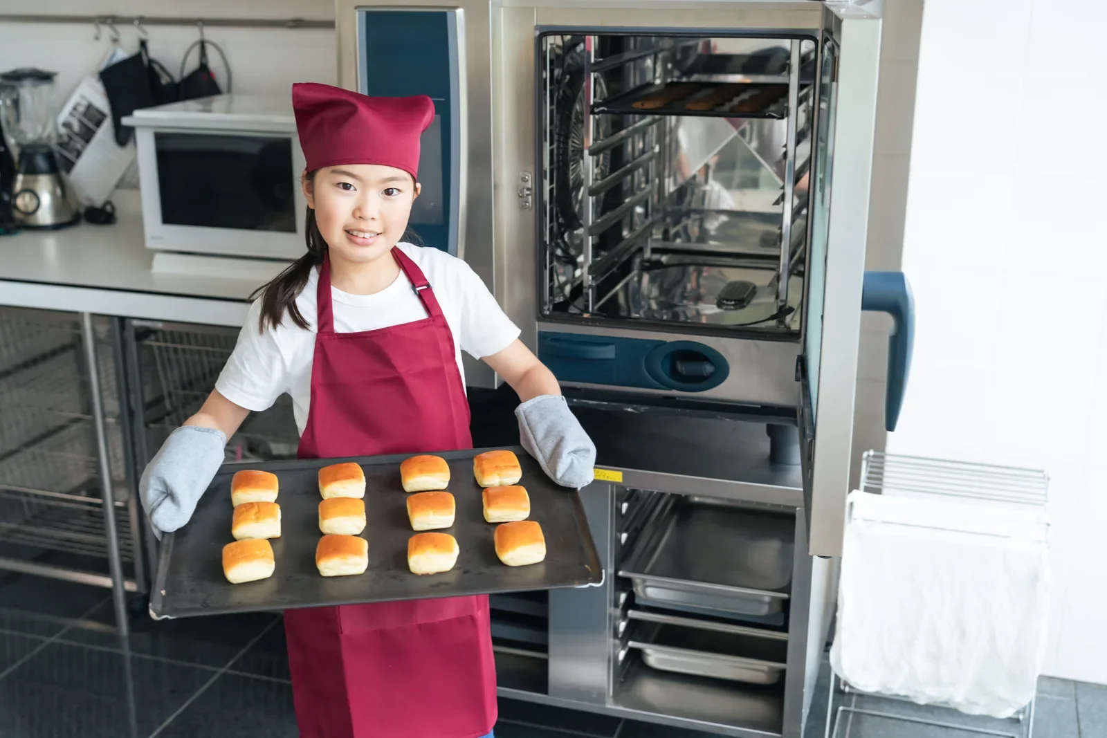 パンを焼いて販売する体験